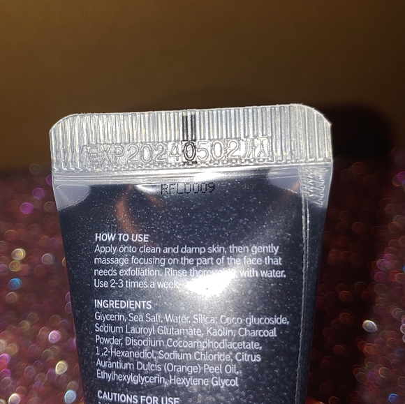 KOSETTE SALT FACIAL SCRUB Gray Sea Salt + Bamboo Charcoal - Picture 4 of 4